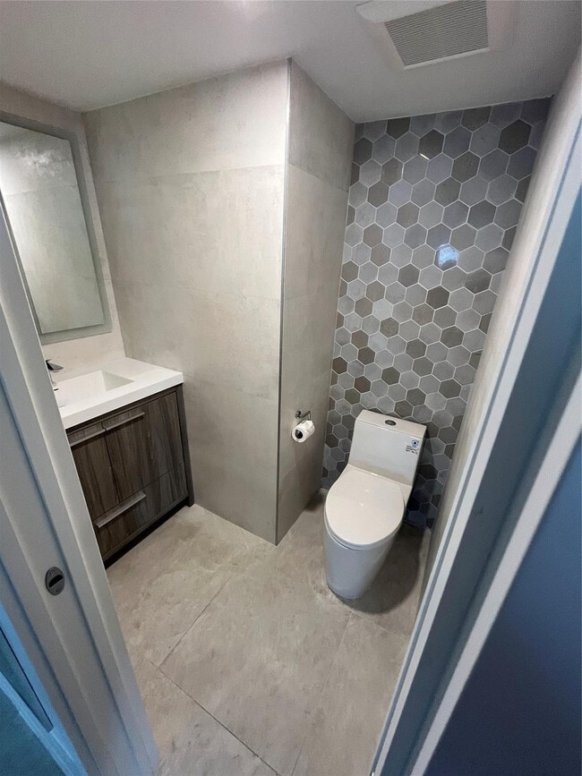 Building Photo - 3500 Galt Ocean Dr