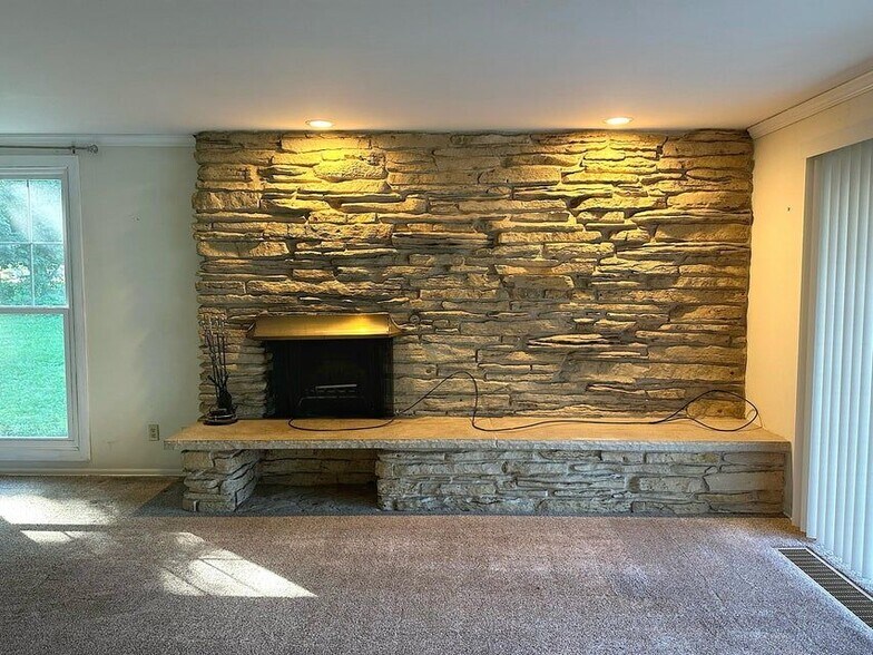 Building Photo - 856 Brickley Dr