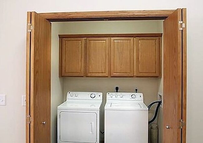 Building Photo - $1,325 | 2 Bedroom, 2 Bathroom Condo | Pet...