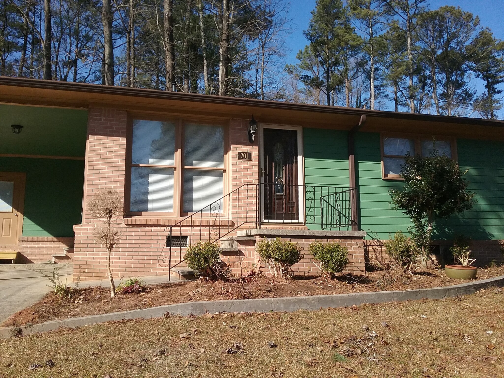 Building Photo - 701 Rosalyn Dr