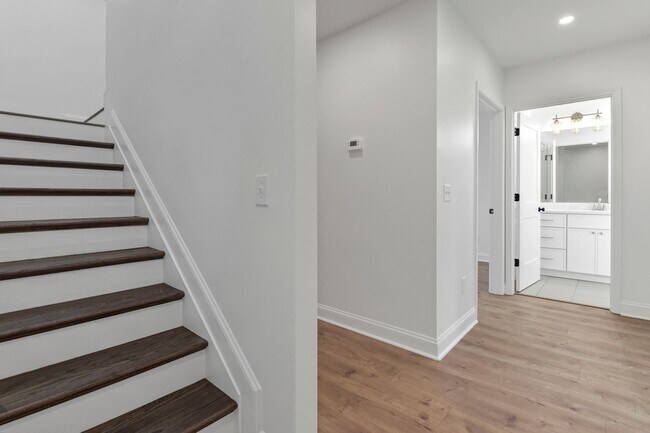 Building Photo - 609 S Edisto Ave
