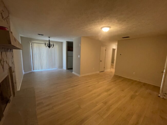 Building Photo - 475 Rustwood Dr