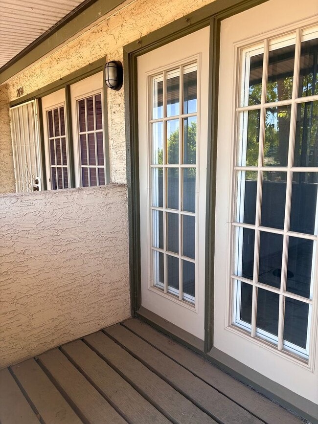 Building Photo - **SLEEK 1 BEDROOM/1 BATHROOM/LOFT/1 CAR GARAGE CONDO IN MESA (BROWN RD & CENTER ST)**
