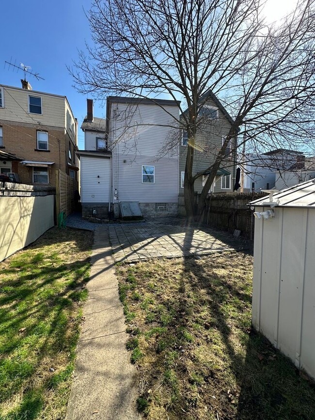 Building Photo - 715 N Beatty St