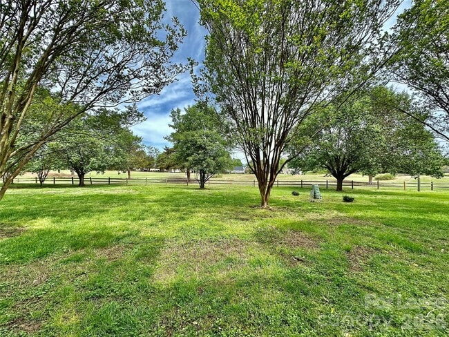 Building Photo - 10240 Rose Meadow Ln