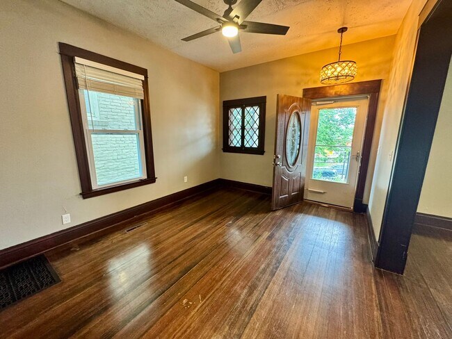 Building Photo - Spacious 5-Bedroom, 2-Bath Home with Classic Character