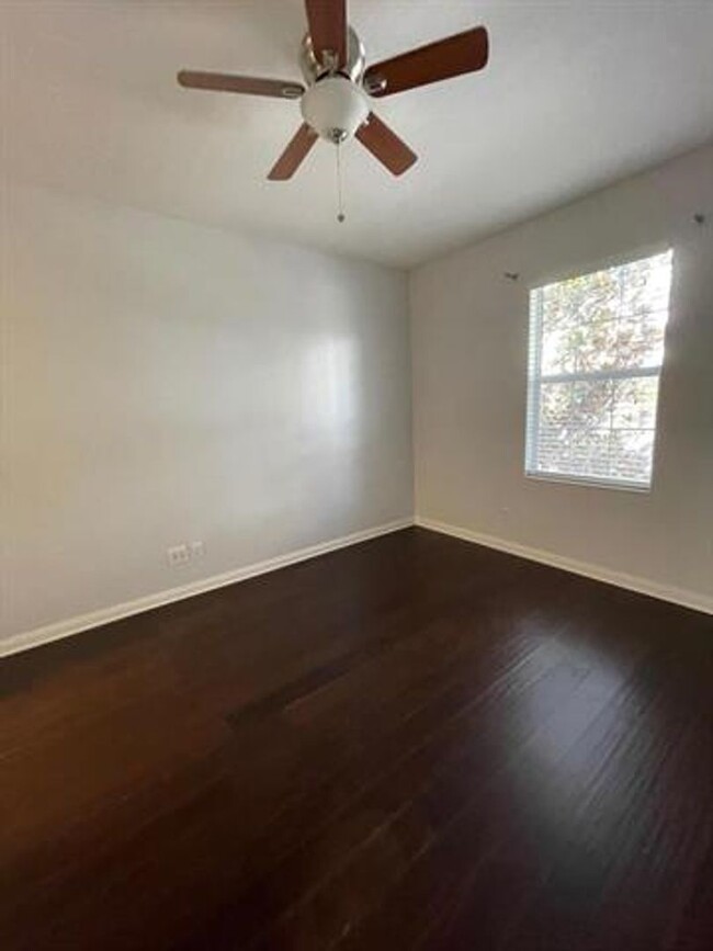 Building Photo - 3264 W Community Dr
