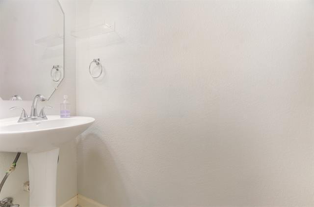 Building Photo - 3611 Valley Forge Dr