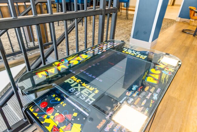 Building Photo - 535 South Park Avenue