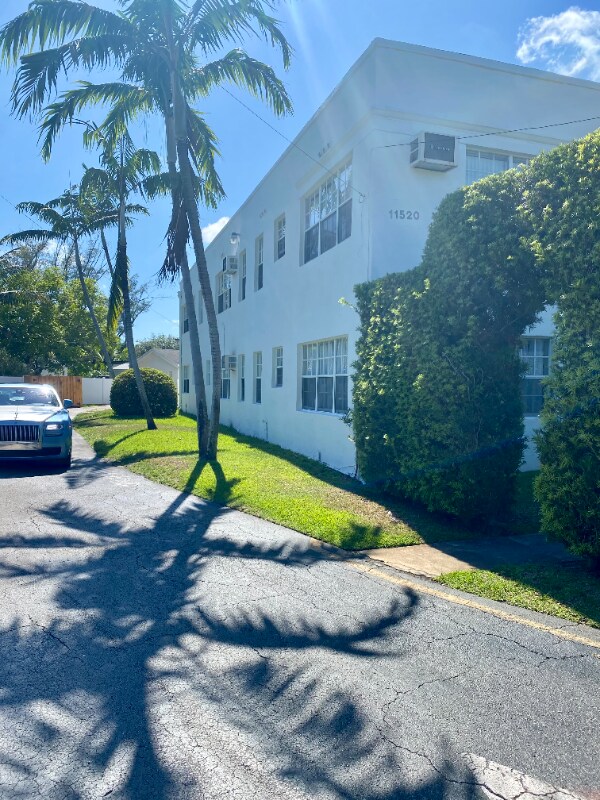 Primary Photo - 11520 NE 6th Ave