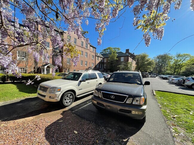 Middle parking lot - 2850 Fairway Dr