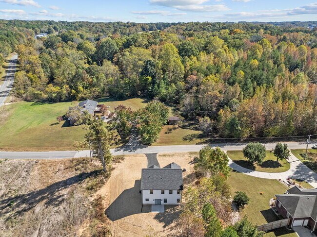 Building Photo - Stunning New Build!