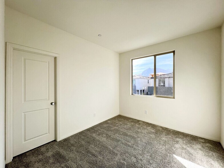 Building Photo - 1606 Rock Kestrel St