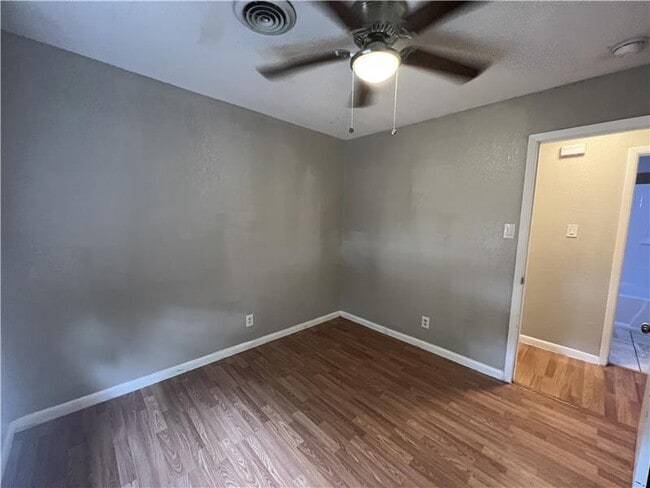 Building Photo - 806 Sandy Ct