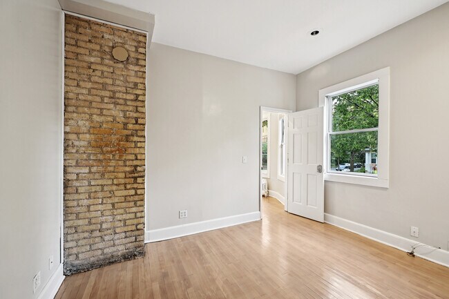 Building Photo - 515 W 25th St