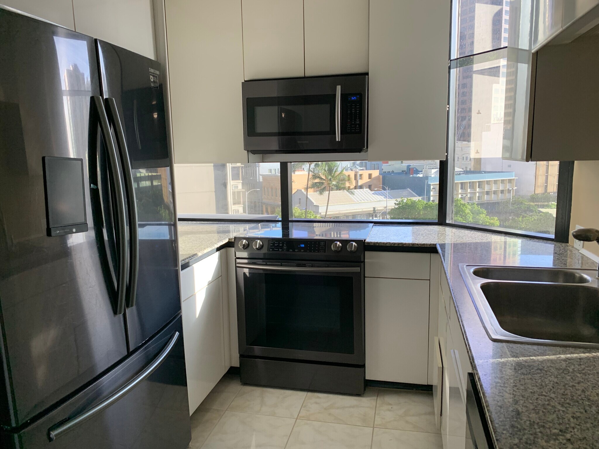 Building Photo - 1212 Nuuanu Ave