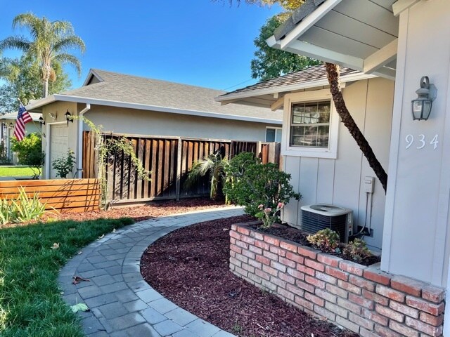 Building Photo - 934 Goodwin Ave