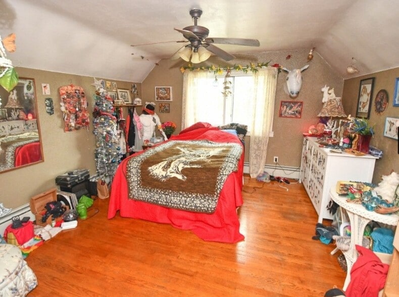 Building Photo - 3332 S Whitnall Ave