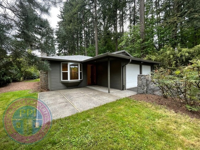 Building Photo - Lake Oswego! Lake Grove Ranch, Beautiful Outdoor Living Space, Park Like Setting!  Single Level R...