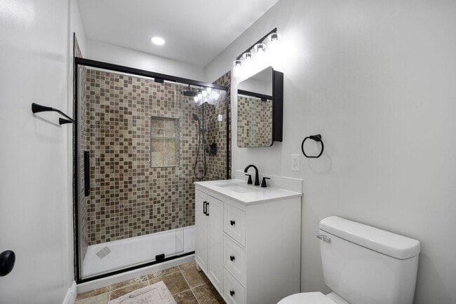 Building Photo - Sapcious Renovated Mt. Pleasant Home with ...