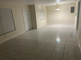 Building Photo - 2217 SE 4th St