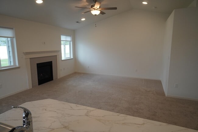 Building Photo - 1402 Hayhook St