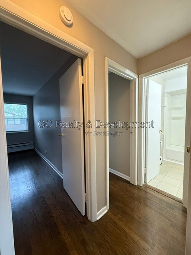 Building Photo - 233 Uteg St