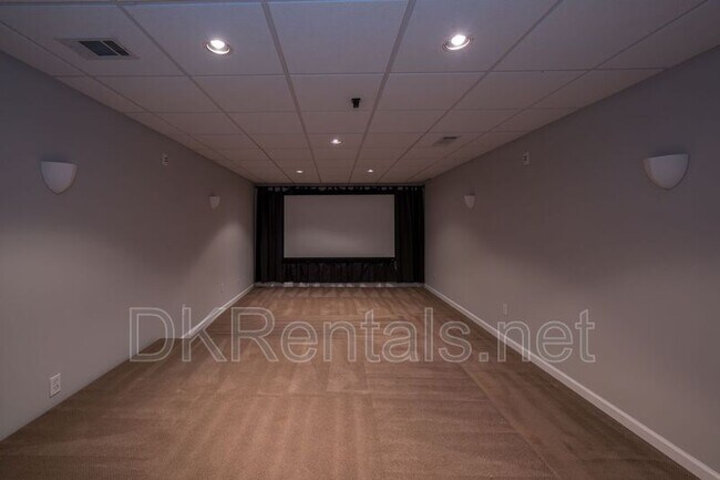 Building Photo - 841 Lakeglen Dr