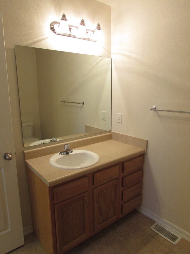 Building Photo - 119 Andrews Dr