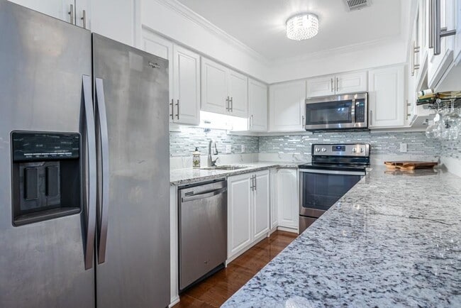 Building Photo - 27301 Plantation Dr NE