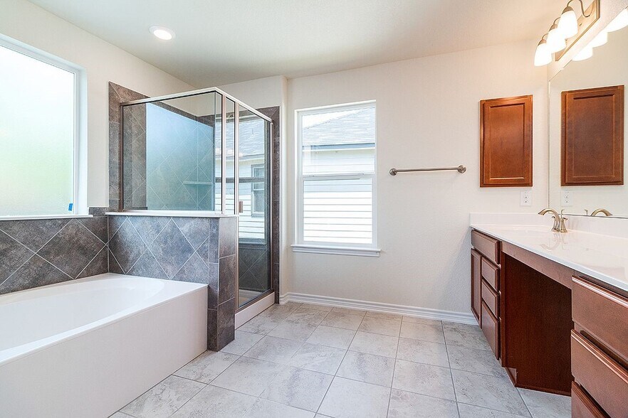 master bath - 26019 Florencia Villa