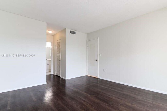 Building Photo - 1351 NE Miami Gardens Dr