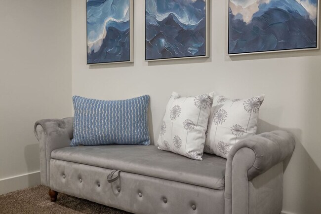 Building Photo - 1157 E Sego Lily Dr