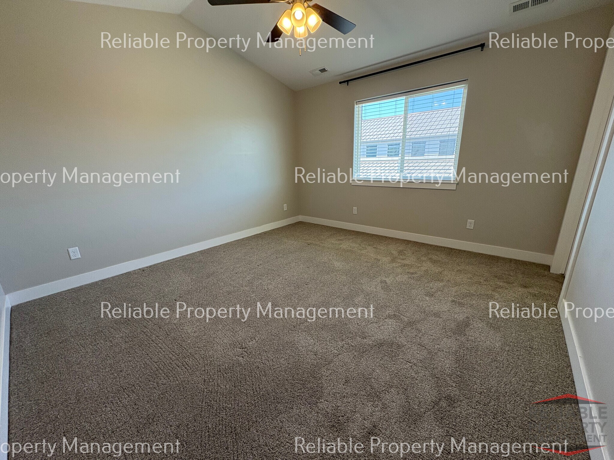 Building Photo - 1042 Villa Vista Dr