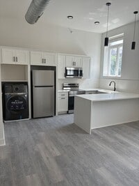 Building Photo - 346 Miller St