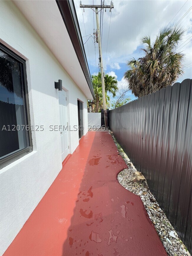 Building Photo - 10330 SW 35th St