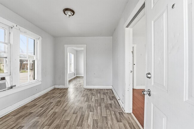 Building Photo - 2420 Stevens St