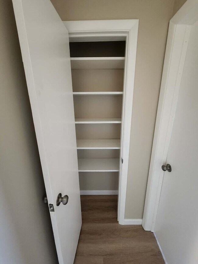 Building Photo - 1654 Abbott Rd