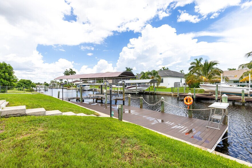 Building Photo - 842 Miramar Ct
