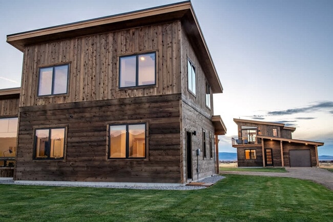 Building Photo - 3402 Alta Vista Dr