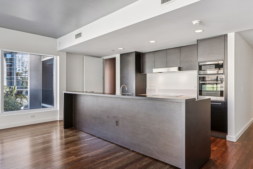 Building Photo - 6250 HOLLYWOOD Blvd