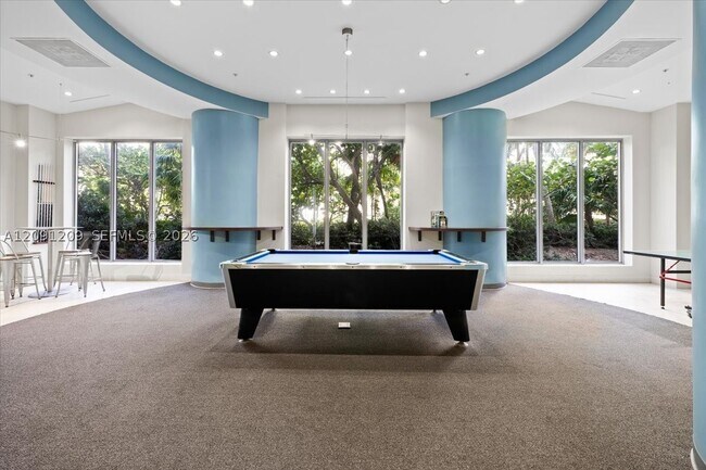 Building Photo - 4001 S Ocean Dr