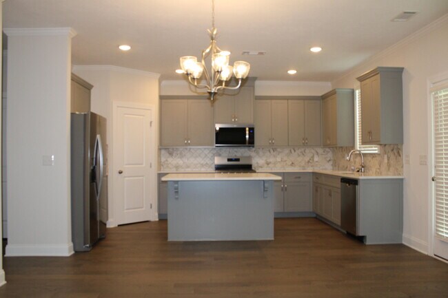 Building Photo - 846 Lillian Pk Dr