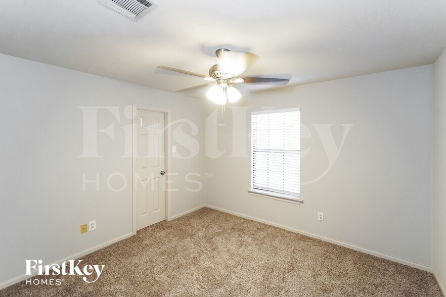 Building Photo - 16810 Poplar Hill St