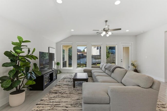 Building Photo - 111 Carolina Jasmine Dr