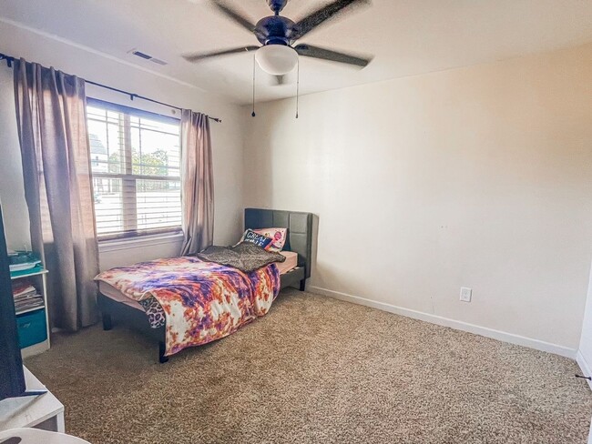 Building Photo - 4 Bedroom Swansboro Home for Rent