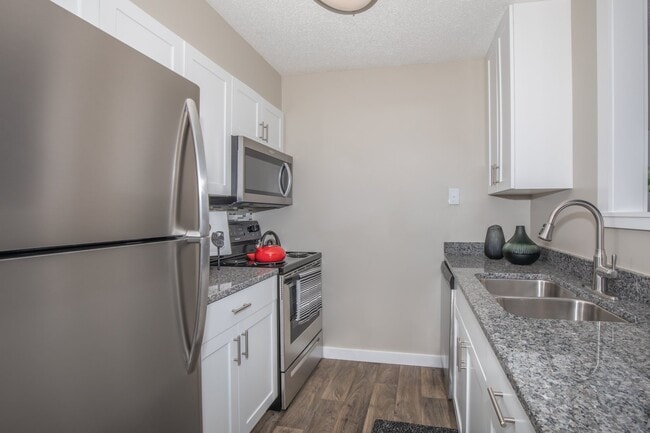 Building Photo - The Elliott at College Park Apartment Homes