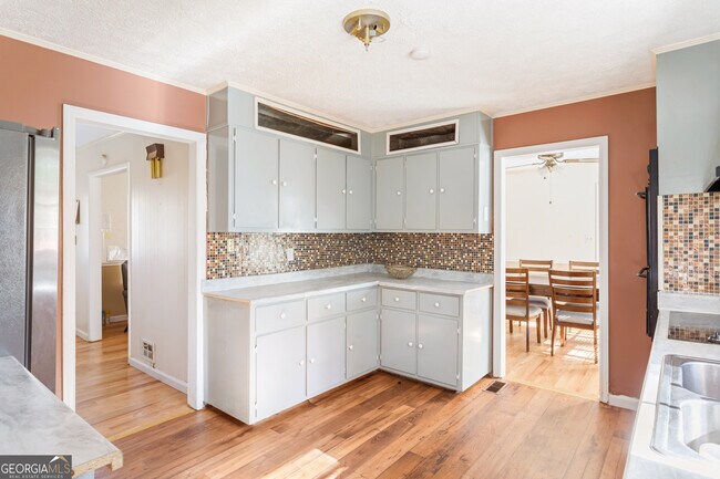 Building Photo - 4311 Short St