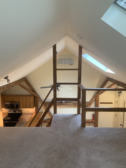Loft view overlooking kitchen and entrance - 7098 FERRY Rd