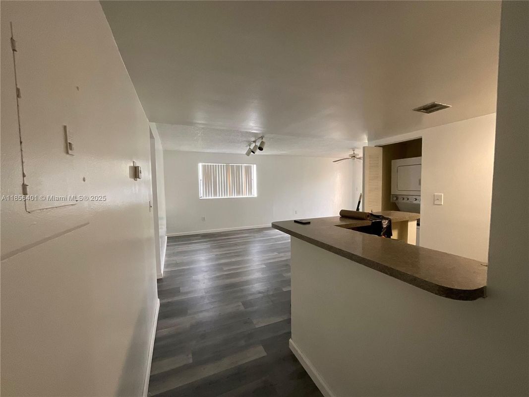 Building Photo - 9877 Nob Hill Ct